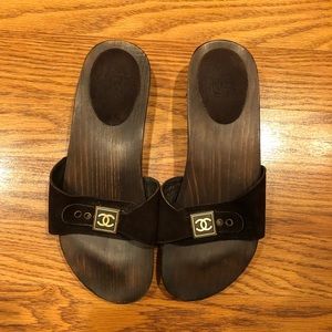 Brown suede Chanel clogs size 38